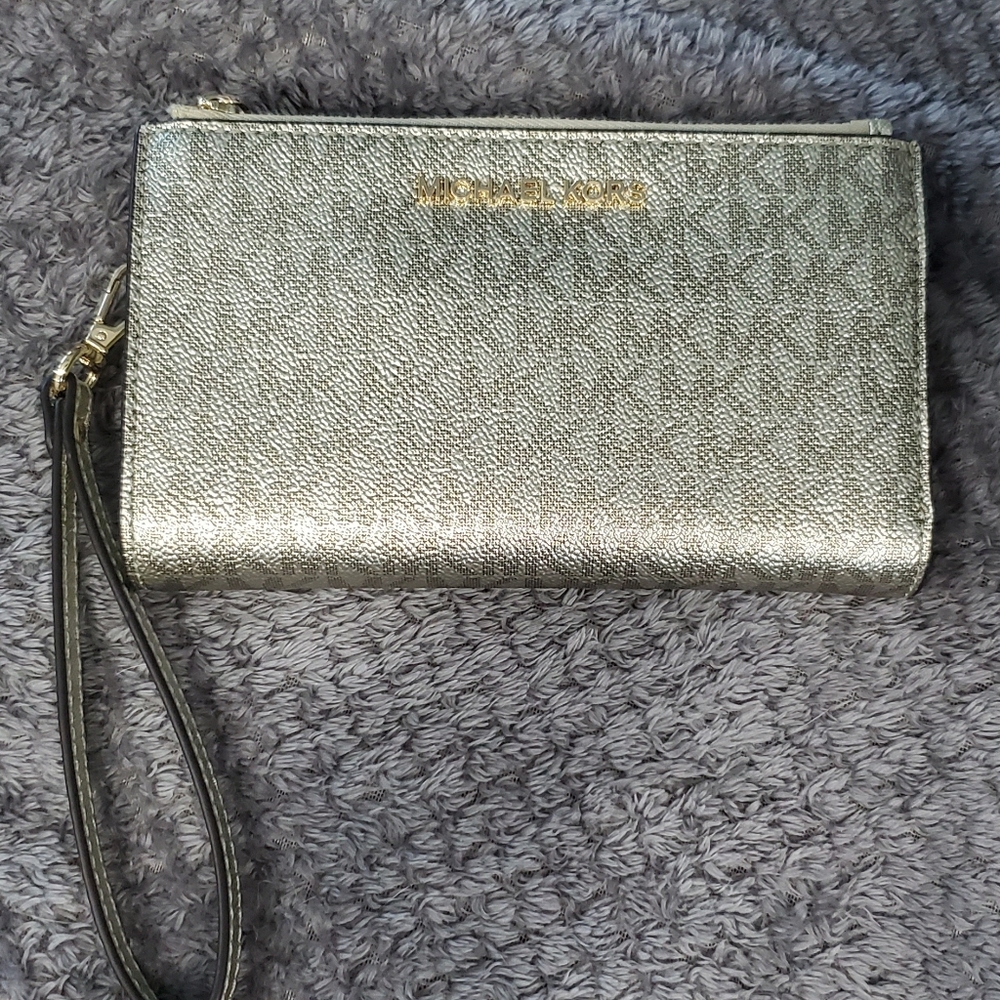 Michael Kors Jet Set Wristlet